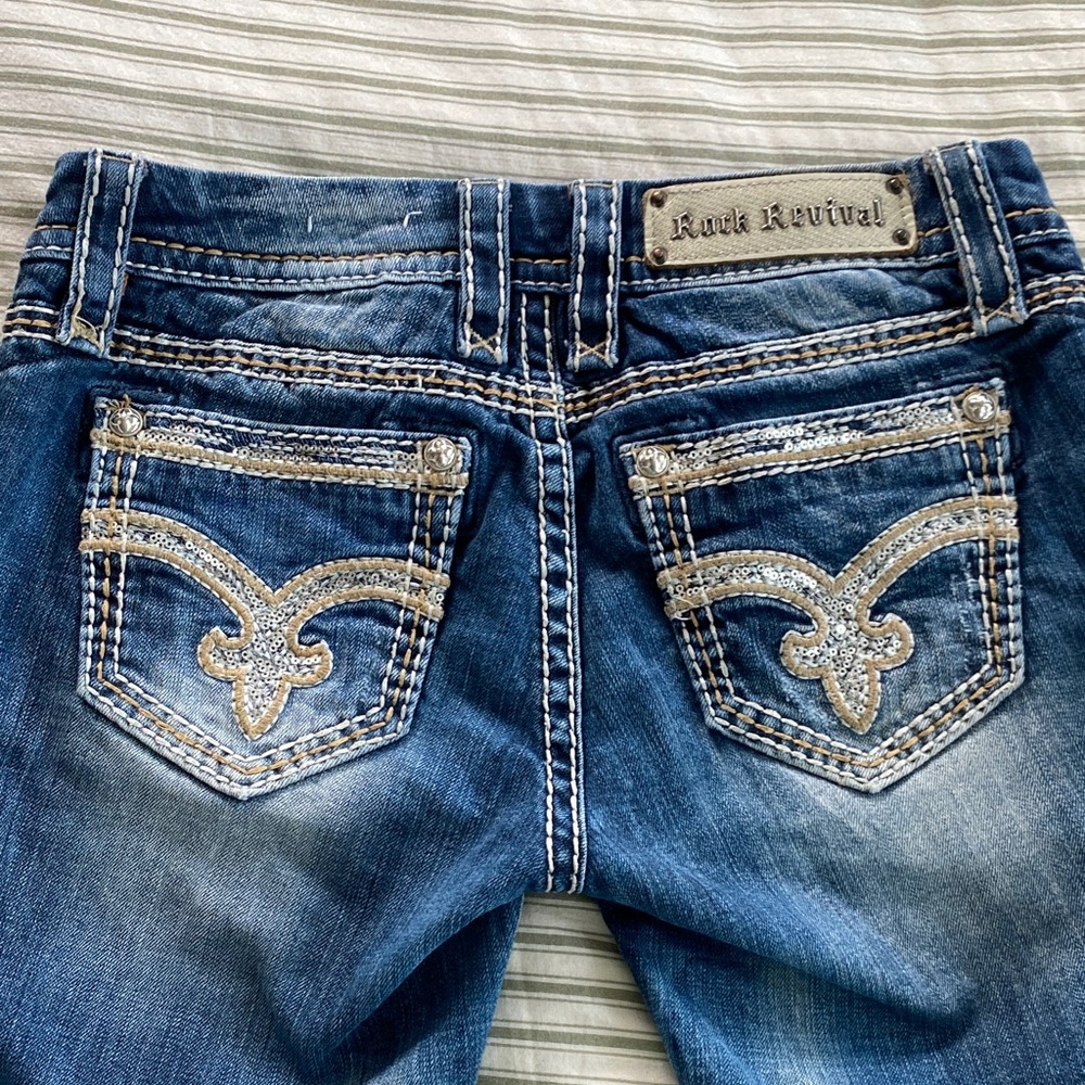 Rock Revival Distressed Blue Denim - Aroa Capri